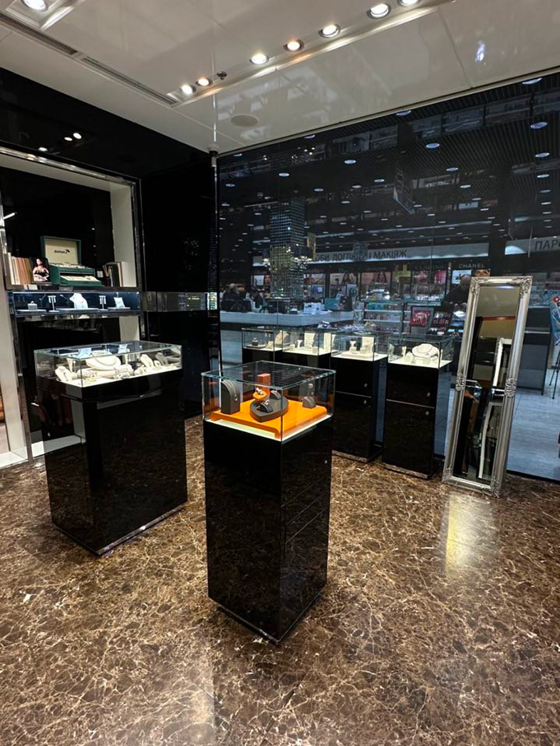 Бутики Principessa Jewellery Group CORNER 18K м. Одеса, ТЦ "Сади Перемоги", вул. Академічна, 28 | Principessa Jewellery Group