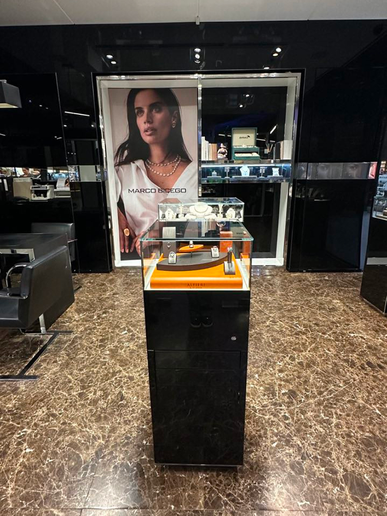 Бутики Principessa Jewellery Group CORNER 18K м. Одеса, ТЦ "Сади Перемоги", вул. Академічна, 28 | Principessa Jewellery Group